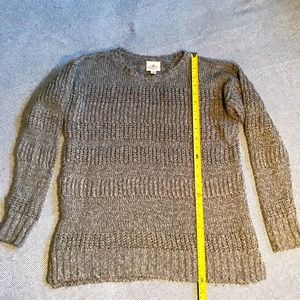 St John’s Bay Size M Womens Pullover Knit Sweater Long Sleeve  Gray Beautiful